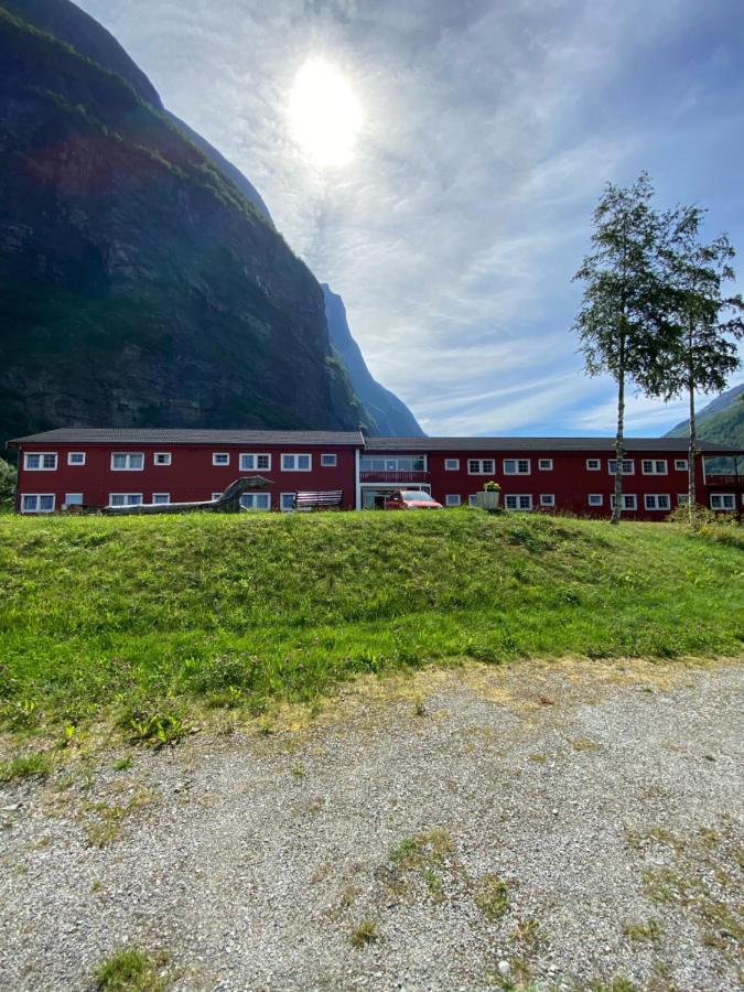 Traedal Hotel Сунндалсёра Экстерьер фото
